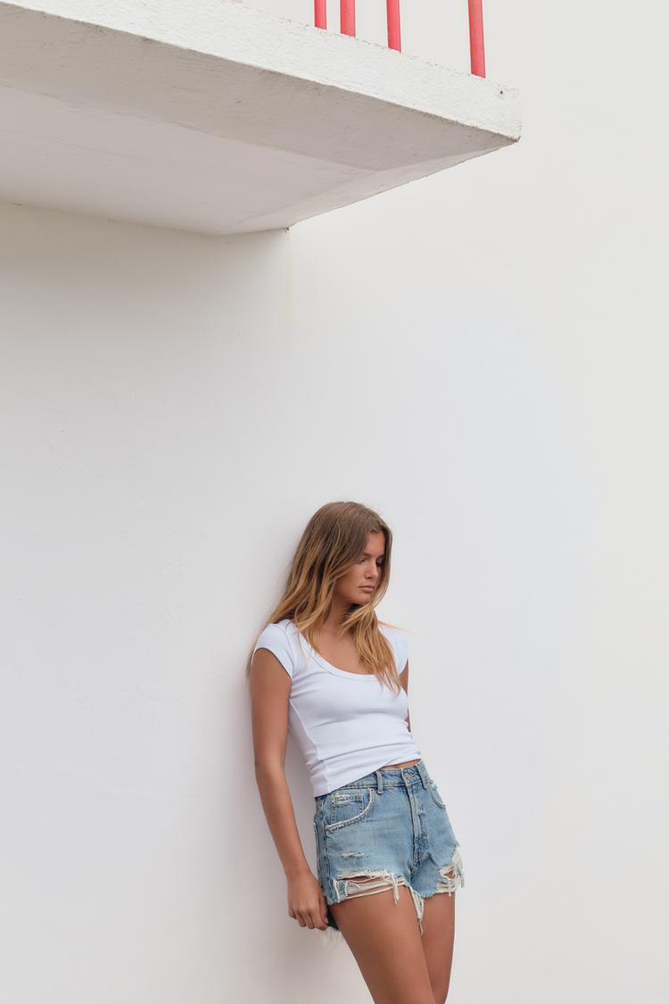 YÜKSEK BEL KAVİSLİ TRF DENIM ŞORT
