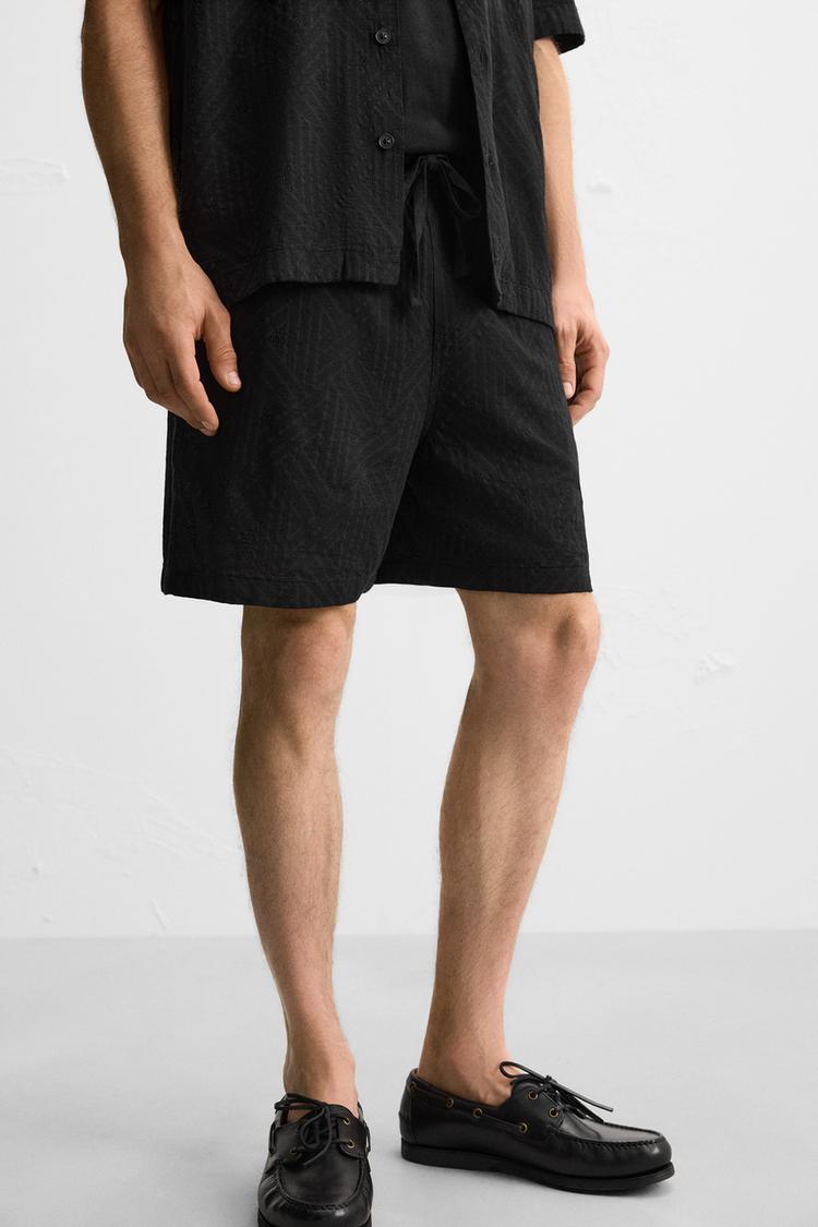 GEOMETRİK JAKARLI BERMUDA