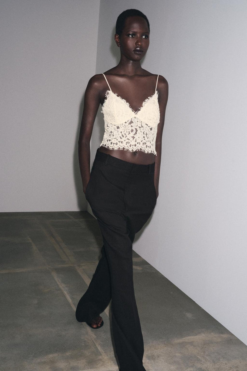 İŞLEMELİ KIRPIK ÜST